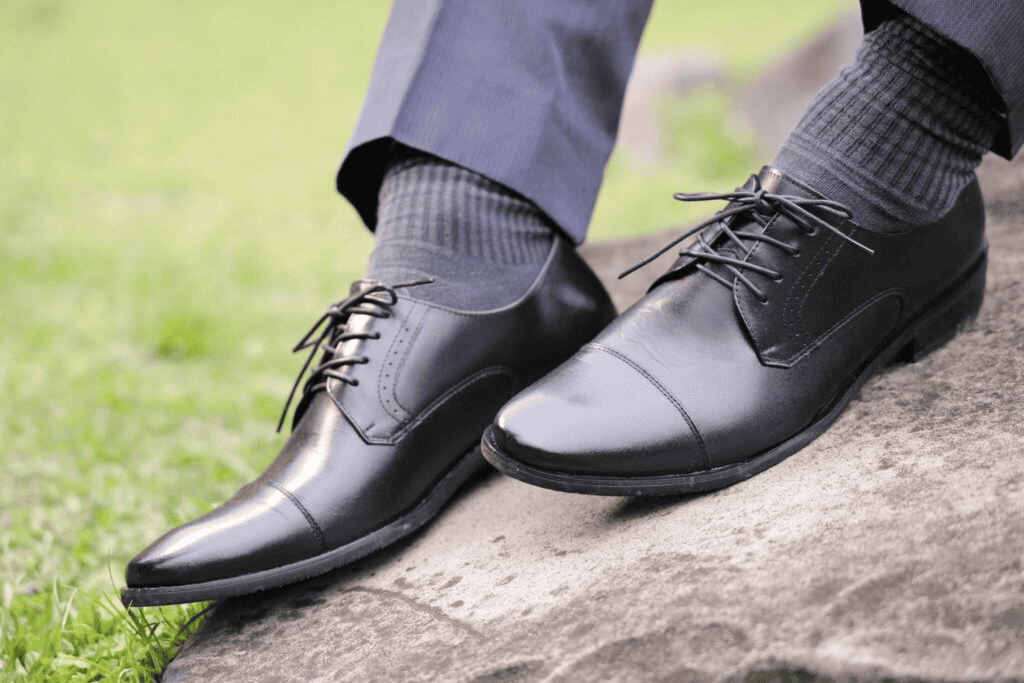 黑襪是男性紳士穿搭中絕對必備的單品／圖取自 MTSK