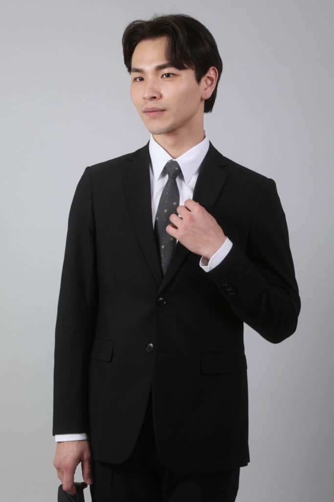 銀行面試服裝怎麼穿?現任行員:西裝外套選這款!附上穿搭推薦
