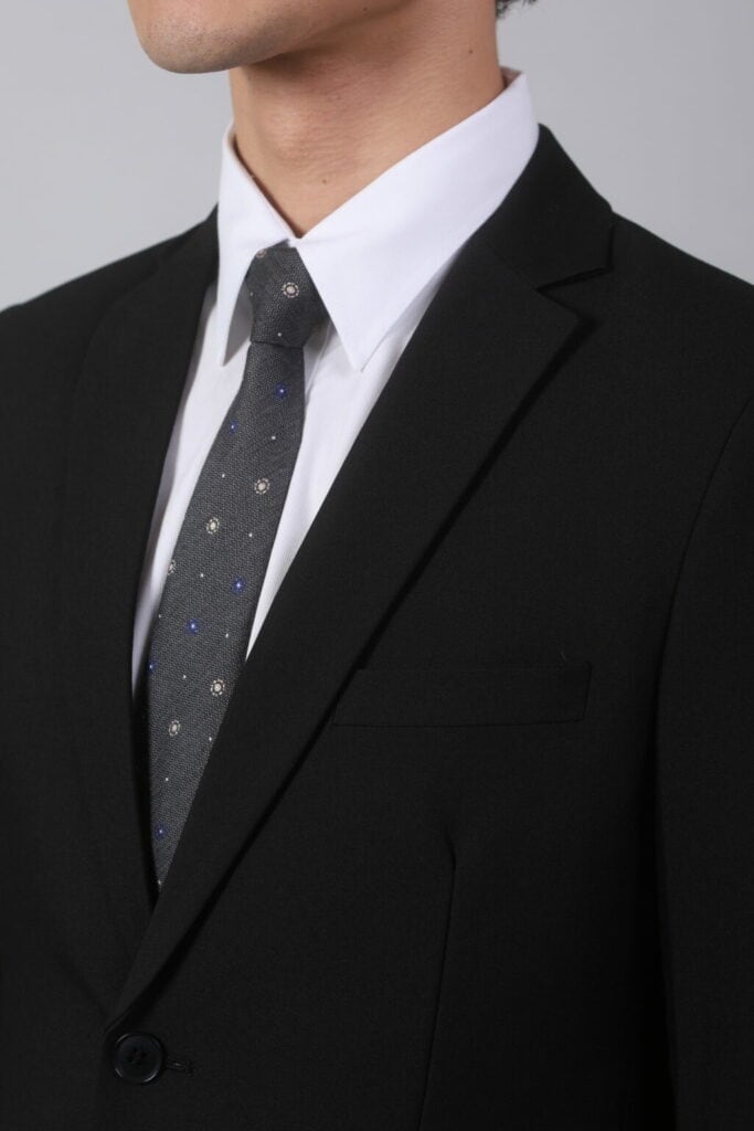 銀行面試服裝怎麼穿?現任行員:西裝外套選這款!附上穿搭推薦
