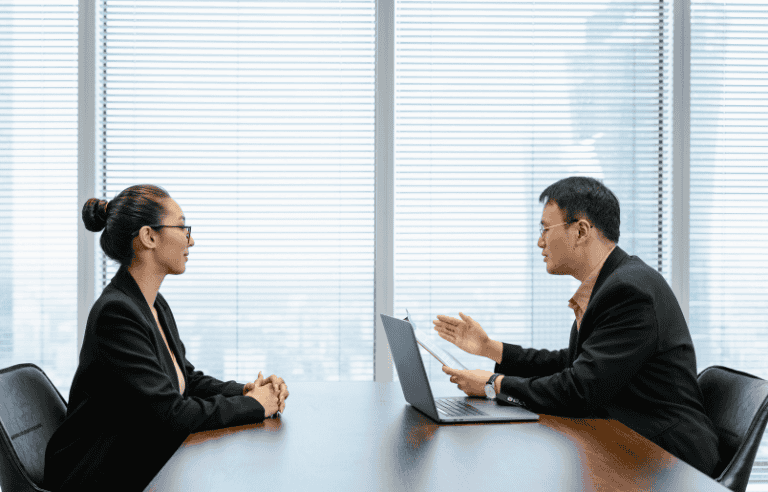 銀行面試服裝怎麼穿？現任行員：西裝外套選這款！附上穿搭推薦